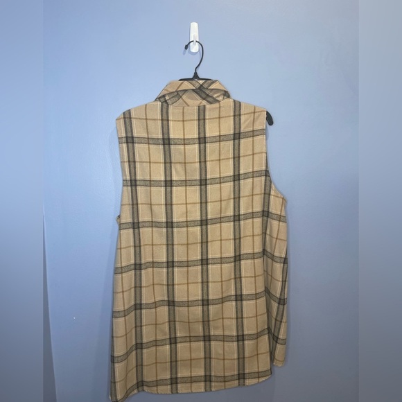 SHEIN Brown Tan Sleeveless Buttoned Shirt - Picture 2 of 4